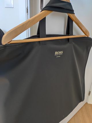 Portatraje Hugo Boss de segunda mano por 20 EUR en Fuengirola en WALLAPOP