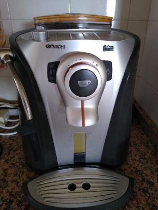 Cafetera automática Saeco de segunda mano por 90 EUR en Balaguer en WALLAPOP