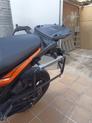 Soporte maletas GIVI ktm 1090 de segunda mano por 130 EUR en Manresa en  WALLAPOP