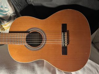 Guitarra Alhambra de Cadete 3\\/4 de segunda mano por 120 EUR en  Torrelodones en WALLAPOP