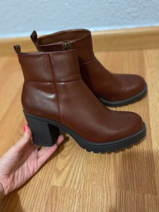 Botín tacón Springfield , talla 38 de segunda mano por 15 EUR en Alcalá de  Henares en WALLAPOP