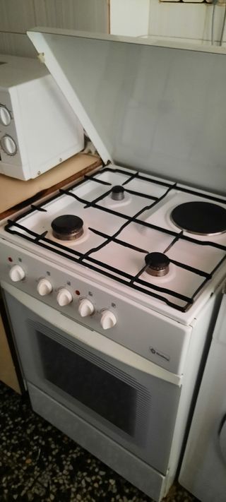 Cocina gas\\/eléctrica Balay de segunda mano por 130 EUR en Madrid en  WALLAPOP