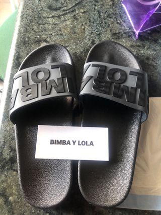 Chanclas bimba y lola 38\\/39 negra!! Urge !! Hoy!! de segunda mano por 45  EUR en Santander en WALLAPOP