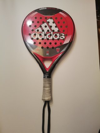 Pala Padel Adidas Drive Evo de segunda mano por 35 EUR en Azucarera  Leopoldo en WALLAPOP