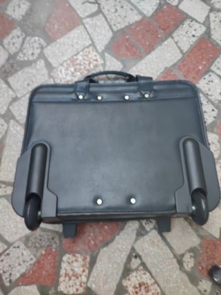 Maletín con Ruedas de Ejecutivo de segunda mano por 7 EUR en Maracena en  WALLAPOP