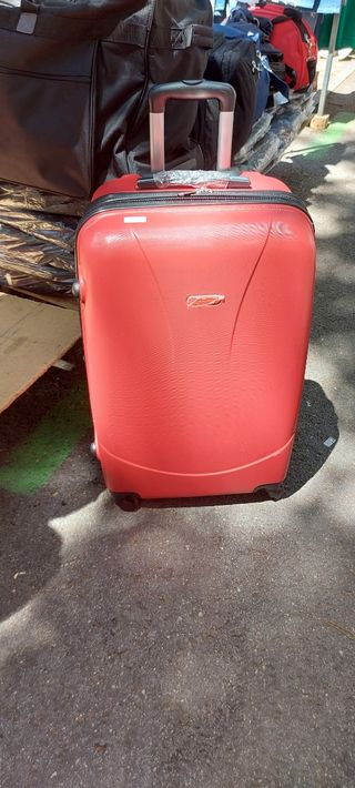 Maleta NUEVA rígida 30 - 32 kgs de segunda mano por 55 EUR en Alcalá de  Henares en WALLAPOP