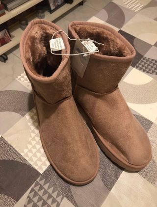 Botas pelo rosa de segunda mano por 8 EUR en Madrid en WALLAPOP