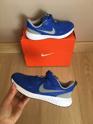 Zapatillas Nike talla 33 originales nuevas de segunda mano por 35 EUR en  Madrid en WALLAPOP