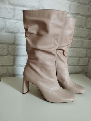 Botas piel Bershka de segunda mano por 40 EUR en Yecla en WALLAPOP
