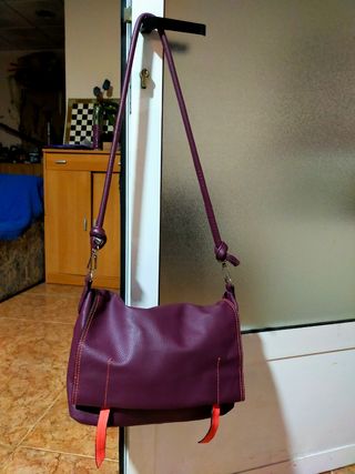 Bolso bandolera color granate de segunda mano por 5 EUR en Alguazas en  WALLAPOP