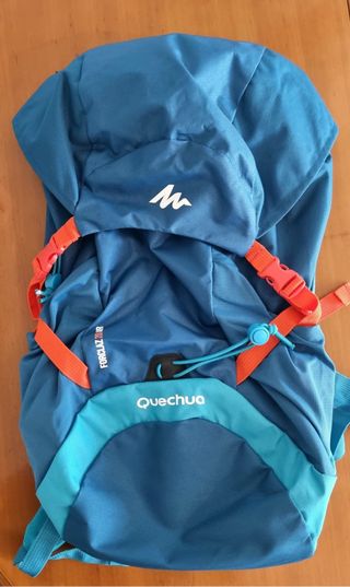 Mochila Quechua Forclaz 20 air de segunda mano por 30 EUR en Barcelona en  WALLAPOP