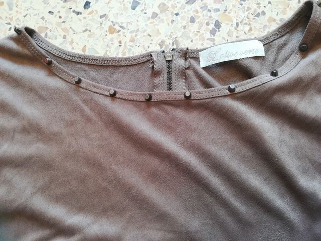 Vestido marrón de ante con flecos. Talla 36 