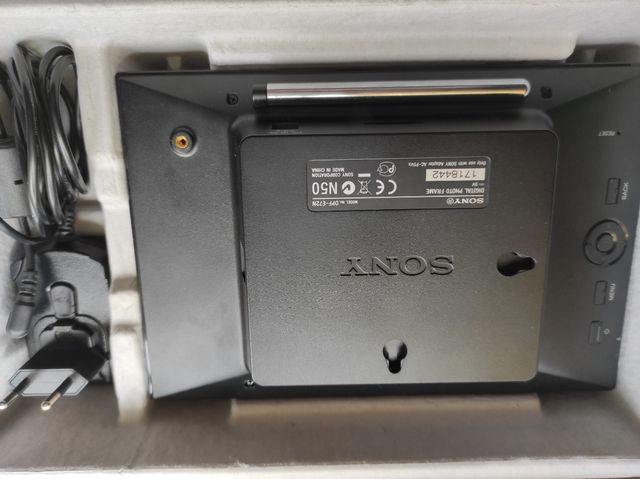 SONY S-Frame DPF-E72N