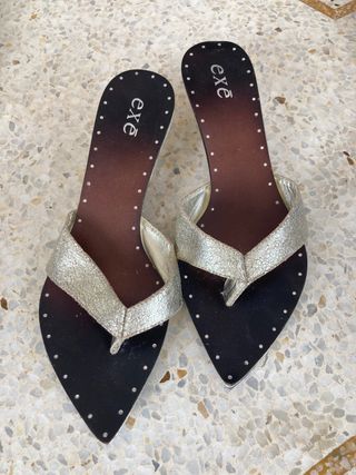 Sandalias de fiesta poco tacón de segunda mano en WALLAPOP