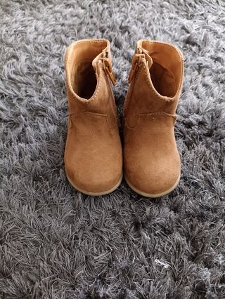 Botas camperas bebé 19 de segunda mano por 5 EUR en Logroño en WALLAPOP