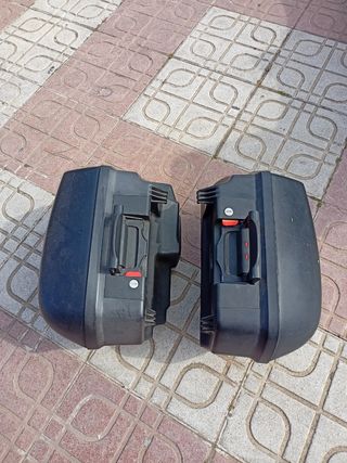 Maletas originales BMW R850R o R1100R de segunda mano por 180 EUR en  Valdelagrana en WALLAPOP