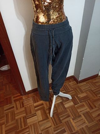 PANTALONES de chándal PULL AND BEAR de segunda mano por 3,99 EUR en  Fuenlabrada en WALLAPOP