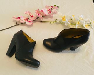 Botines negros de piel. Talla 40. Nine West de segunda mano por 6 EUR en  Madrid en WALLAPOP