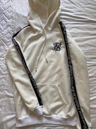 Sudadera blanca y negra estilo siksilk de segunda mano por 10 EUR en Madrid  en WALLAPOP