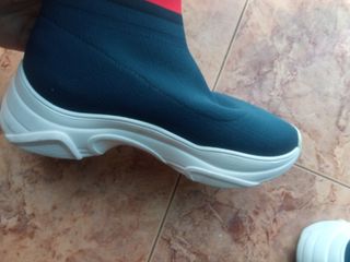Zapatillas calcetín Tommy Hilfiger de segunda mano por 80 EUR en El Bañet  en WALLAPOP