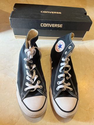 Chuck Taylor All Star Converse Negras de segunda mano por 35 EUR en Cájar  en WALLAPOP