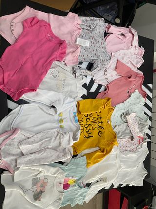 Lote ropa bebé 0-6 meses niña otoño-invierno de segunda mano por 43 EUR en  Madrid en WALLAPOP