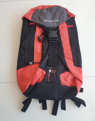 Mochila Quechua de 20 litros de segunda mano por 10 EUR en Madrid en  WALLAPOP