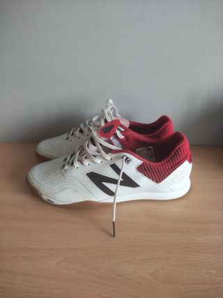 Zapatillas de futbol sala talla 40 de segunda mano por 29 EUR en Lekeitio  en WALLAPOP