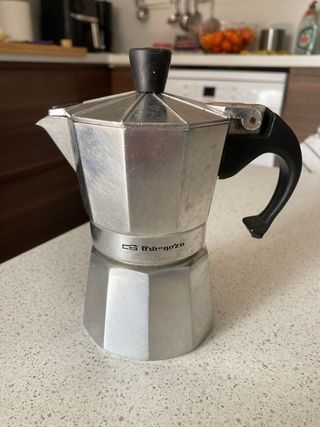 Cafetera italiana (pequeña) de segunda mano por 5 EUR en Madrid en WALLAPOP