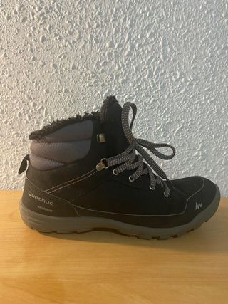 Botas nieve y apreski impermeables mujer Quechua de segunda mano por 25 EUR  en Santa Coloma de Gramenet en WALLAPOP