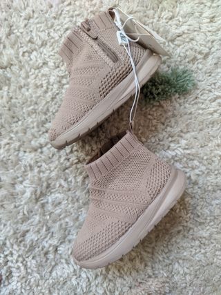 Zapatillas calcetín \\/ botín deportivo bebé Zara Ki de segunda mano por 15  EUR en Madrid en WALLAPOP