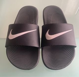 Chanclas Nike 37,5 de segunda mano por 10 EUR en Alicante en WALLAPOP