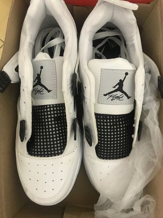 Jordan retro 4 de segunda mano por 40 EUR en Figueres en WALLAPOP