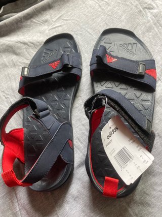 Sandalias ADIDAS ORIGINALES de segunda mano por 40 EUR en Zaragoza en  WALLAPOP