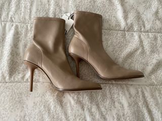 Botines Zara a estrenar nueva colección de segunda mano por 32 EUR en A  Coruña en WALLAPOP
