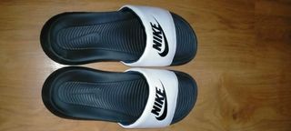 Chanclas nike de segunda mano por 15 EUR en Collado Villalba en WALLAPOP