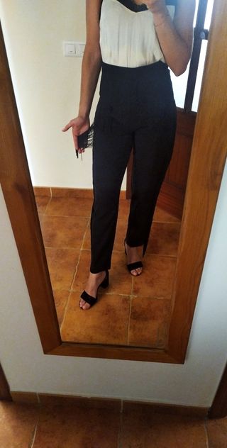 AMELIA BONO vuelve a arrasar con el conjunto de punto y flecos del otoño de  ZARA que ya triunfó en su versión mas veraniega