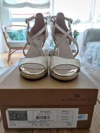 Sandalias doradas de fiesta - Gloria Ortiz de segunda mano por 50 EUR en  Alcorcón en WALLAPOP