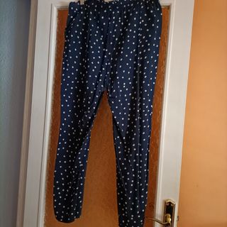 Pantalon azul marino con lunares blancos de Leftie de segunda mano por 6  EUR en Premià de Mar en WALLAPOP