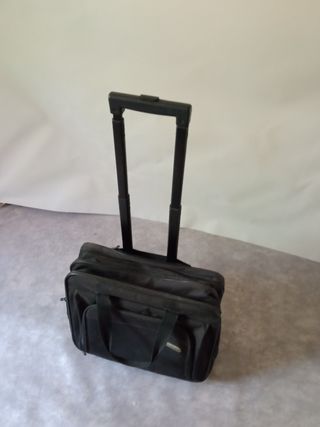 Maleta de cabina, tipo ordenador. de segunda mano por 10 EUR en Móstoles en  WALLAPOP