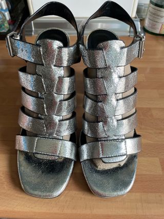 Sandalias plateadas vestir mujer 38 39 de segunda mano por 15 EUR en  Zaragoza en WALLAPOP