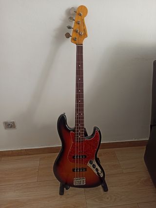 Bajo fender jazz bass de segunda mano por 750 EUR en Badalona en WALLAPOP