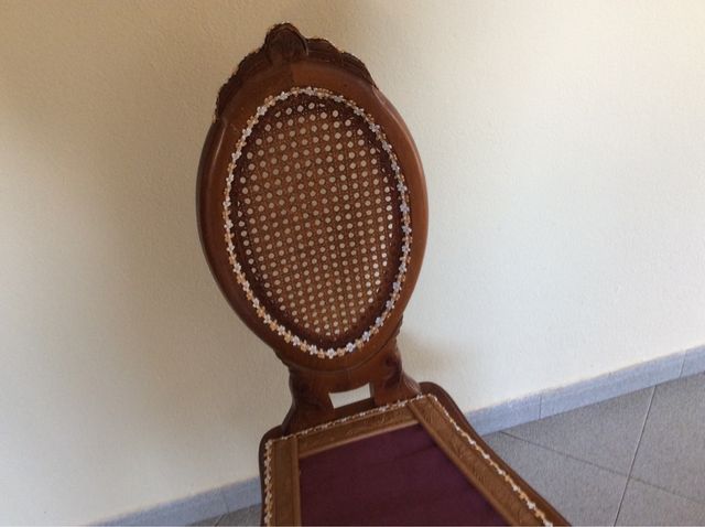 Preciosa silla antigua restaurada para decoración
