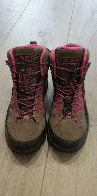 Botas montaña CMP mujer\\/niña 36 de segunda mano por 30 EUR en Valdemoro en  WALLAPOP