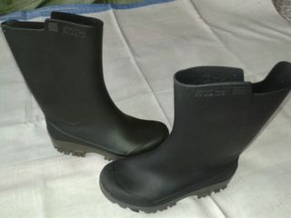 Botas agua SOLOGNAC (nuevas) relieve - 29, 30 de segunda mano por 12 EUR en  Madrid en WALLAPOP