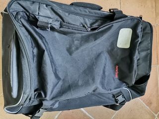 Maleta newfeel de segunda mano por 10 EUR en Vilanova i la Geltrú en  WALLAPOP