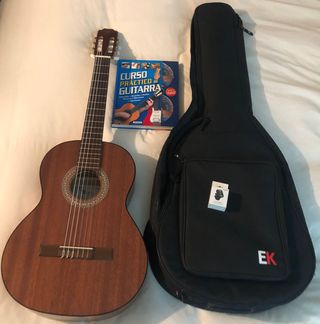 Guitarra española + Funda + Libro + Afinador de segunda mano por 170 EUR en  Madrid en WALLAPOP