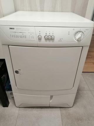 Secadora ZANUSSI ZTK 120 para piezas de segunda mano por 30 EUR en  Guadalajara en WALLAPOP