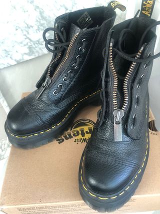 Dr Martens Sinclair Negras con cremallera, 39 de segunda mano por 165 EUR  en Barcelona en WALLAPOP
