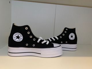 Converse de segunda mano por 65 EUR en La Calzada en WALLAPOP